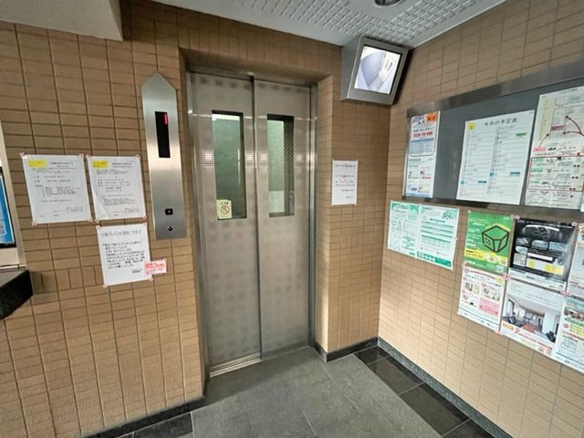 16:【】エレベーター
